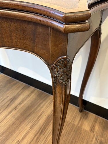 Lot 91 - A good pair of George III mahogany Hepplewhite...