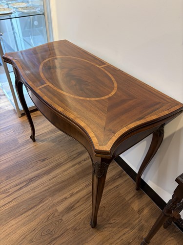 Lot 91 - A good pair of George III mahogany Hepplewhite...