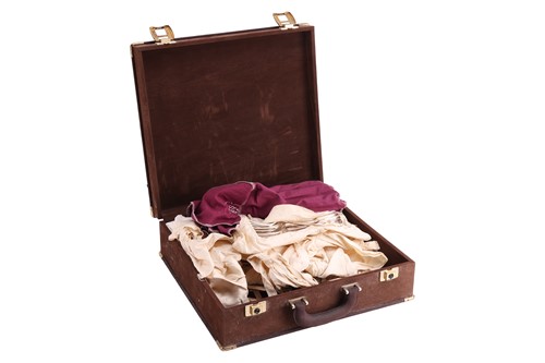 Lot 424 - A silver canteen with fiddle, thread and shell...