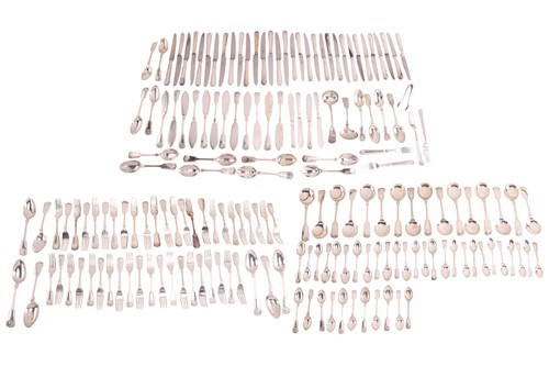 Lot 424 - A silver canteen with fiddle, thread and shell...