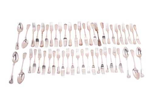 Lot 424 - A silver canteen with fiddle, thread and shell...