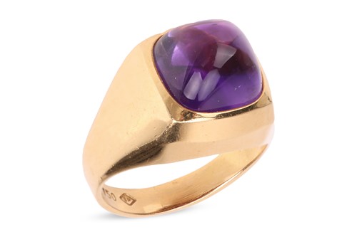 Lot 123 - An amethyst sugarloaf dress ring, measuring...
