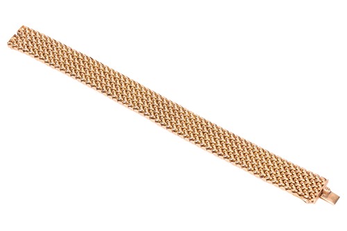 Lot A mesh bracelet, completed with a concealed...