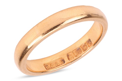 Lot 8 - A wedding band in 22ct gold, containing a...