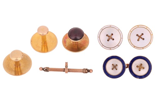 Lot 14 - A group of dress items, to include a collar...