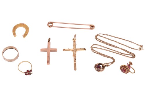 Lot 7 - A mixed group of jewellery items comprising a...