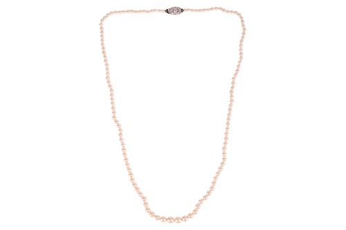 Lot 92 - An Art Deco cultured pearl necklace with...