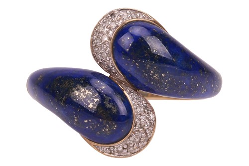 Lot 33 - A lapis lazuli crossover ring in 9ct gold, the...