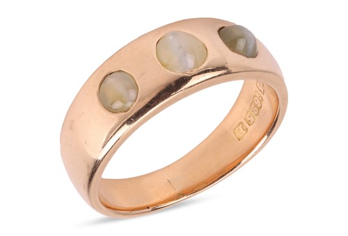 Lot A cat’s eye chrysoberyl gypsy ring in 15ct...