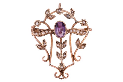 Lot 50 - An Edwardian floral brooch set with seed...
