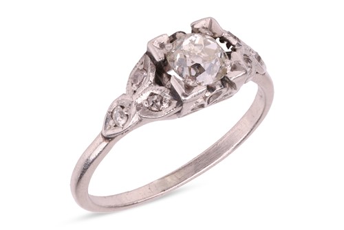 Lot 79 - An early 20th Century diamond solitaire ring,...