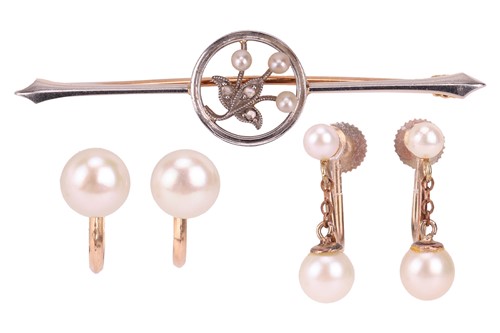 Lot 113 - A seed pearl and diamond-set bar brooch, of...