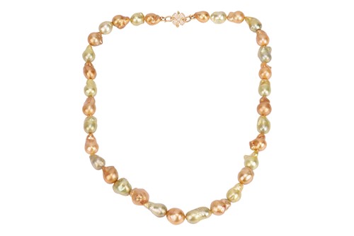 Lot 219 - A treated green and golden cultured South Sea...