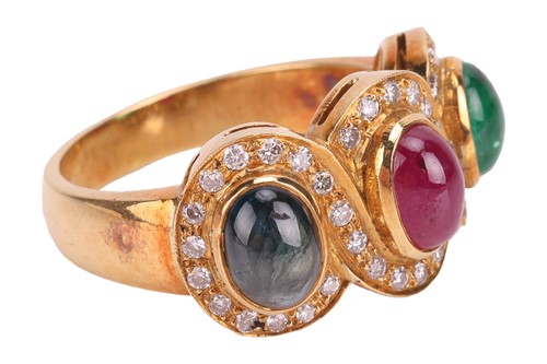 Lot A multi-gem triple cluster ring, collet-set...