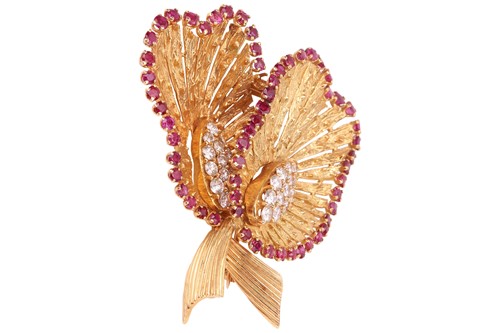 Lot A gem-set calla lily brooch, two stylised...