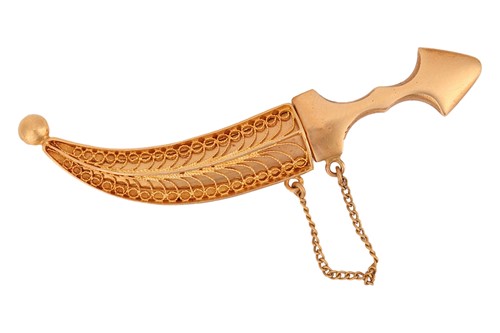 Lot 171 - A jambiya dagger brooch, in a filigree sheath...