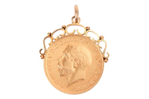 Lot 30 - A 1918 George V full sovereign pendant,...