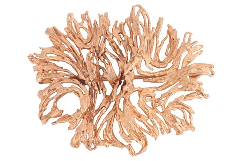 Lot 119 - An abstract rustic brooch in 9ct gold, of...