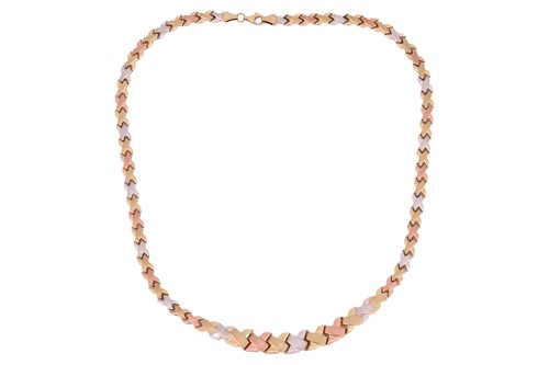 Lot 40 - A 9ct chain necklace, featuring "x" shaped...
