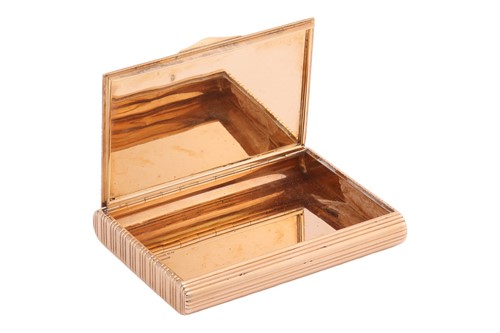 Lot A cigarette case in 14ct gold, of reeded...