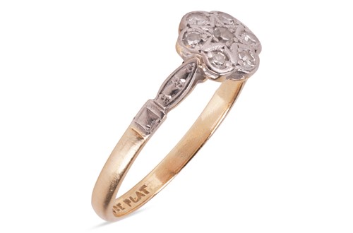Lot 37 - A diamond floral cluster ring, composed of...