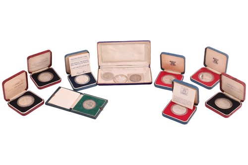 Lot 209 - A collection of silver commemorative coins and...