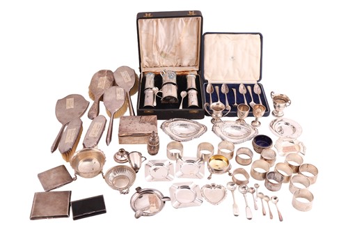 Lot 220 - A group of silver items, including a boxed set...