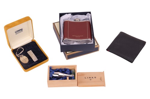 Lot 326 - A group lot to include a drink flask by...