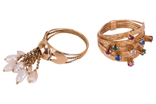 Lot 39 - A pair of gem-set rings, 1st) the harem ring...