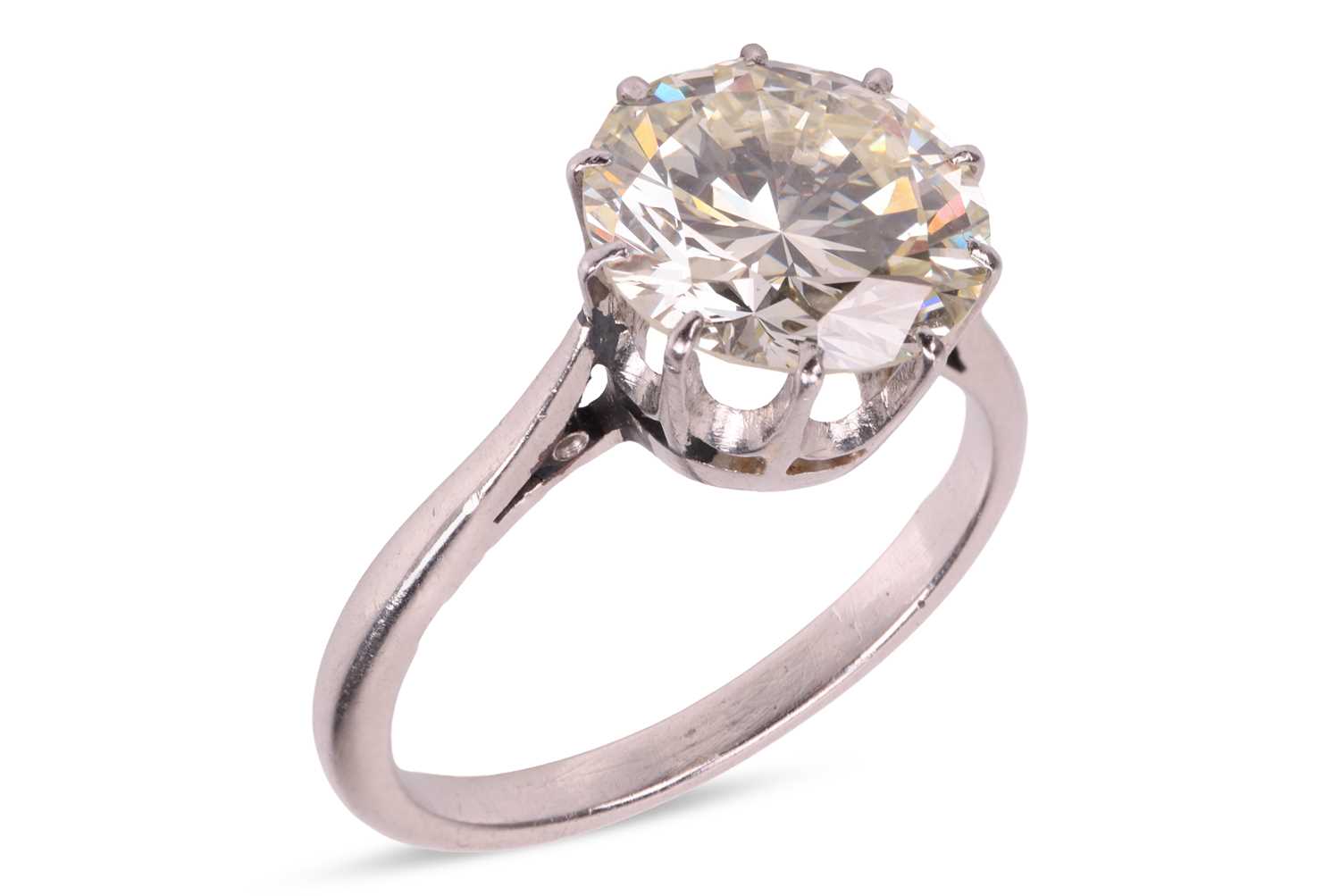 Lot A round brilliant-cut diamond solitaire ring,...