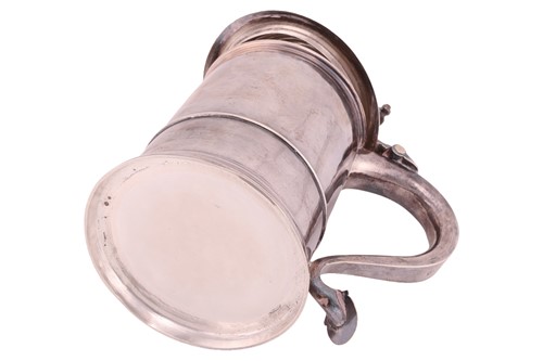 Lot 310 - A Queen Anne silver lidded tankard, London...