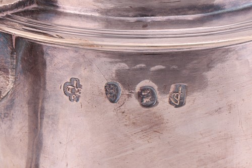 Lot 310 - A Queen Anne silver lidded tankard, London...