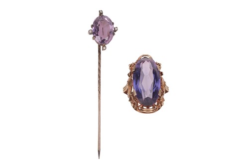 Lot 74 - A synthetic colour-changing sapphire cocktail...