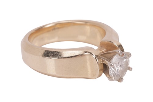 Lot 149 - A diamond solitaire ring, featuring a central...