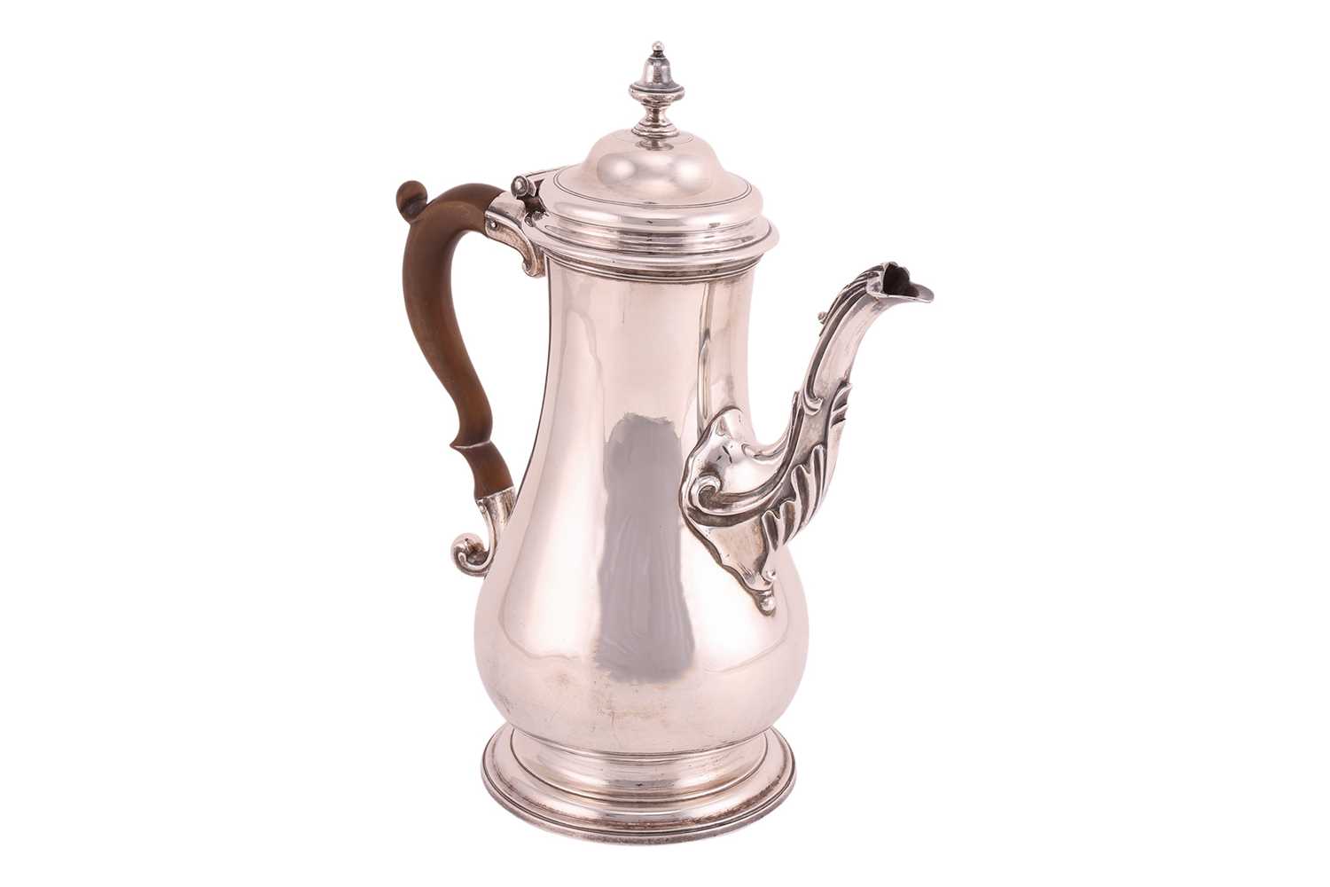 Lot 321 - A George III silver coffee pot, by John Swift,...