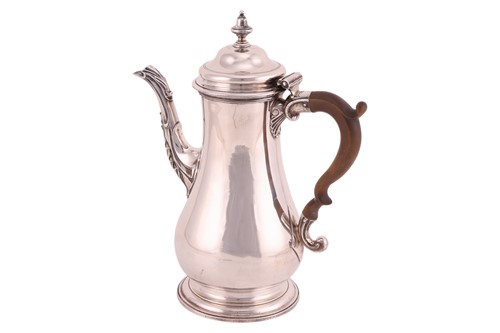 Lot 321 - A George III silver coffee pot, by John Swift,...