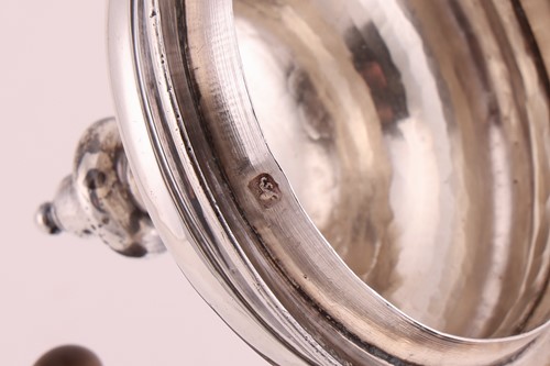 Lot 321 - A George III silver coffee pot, by John Swift,...