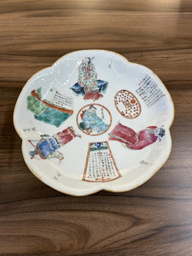 Lot 30 - A pair of famille rose 'Wu Shuang Pu'...