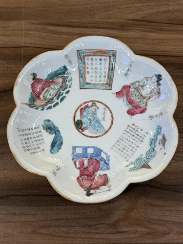 Lot 30 - A pair of famille rose 'Wu Shuang Pu'...