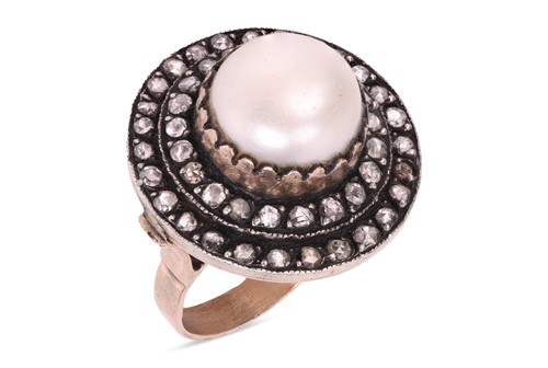 Lot 97 - A pearl and diamond ring, with a central mabe...