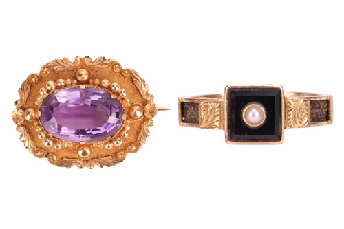 Lot 8 - A Victorian amethyst fichu pin and an...