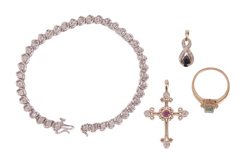 Lot 93 - A group lot of jewellery items comprising an...