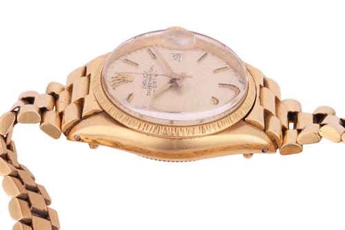 Lot Rolex – Oyster Perpetual Date Reference: 6527...