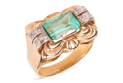Lot An emerald and diamond ring, circa 1940s,...