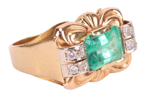 Lot An emerald and diamond ring, circa 1940s,...