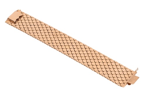 Lot A fancy link bracelet, the articulated lantern-...