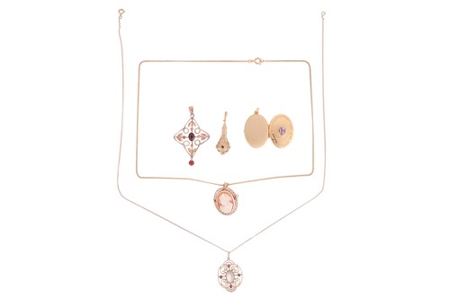 Lot 80 - A group of jewellery; to include a garnet-set...