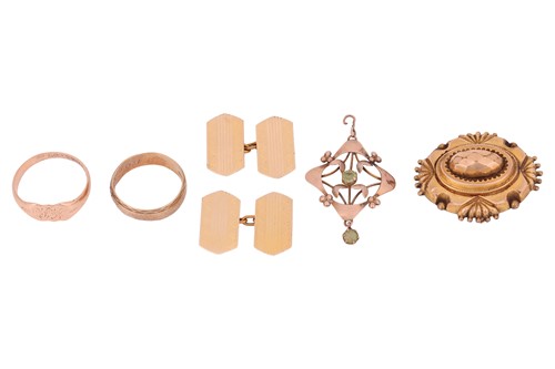 Lot 4 - A group of jewellery; to include a 9ct wedding...
