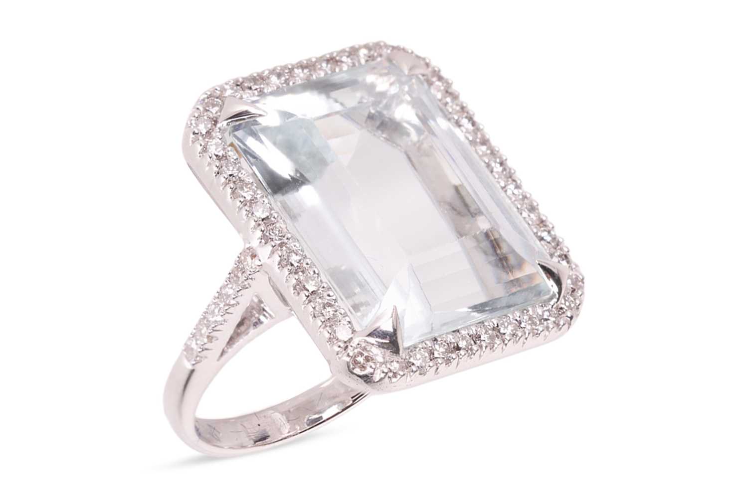 Lot 183 - An aquamarine and diamond cocktail ring,...