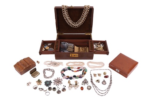Lot 127 - A collection of jewellery and costume...